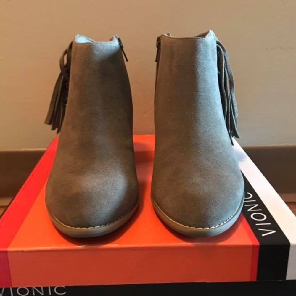 Vionic “Greige” Booties Size 10